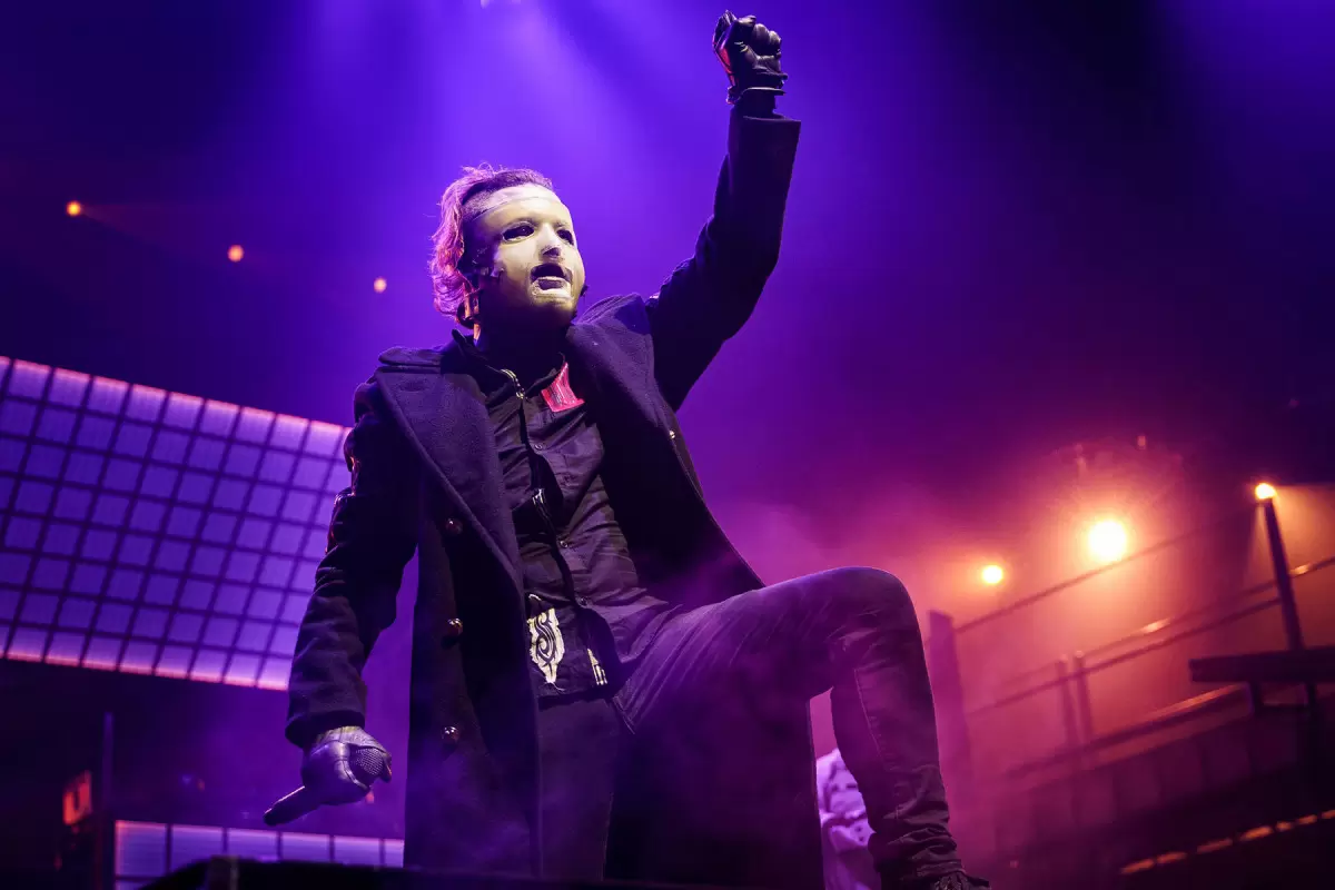 Corey Taylor subastará guitarras para ayudar en la lucha contra el COVID-19